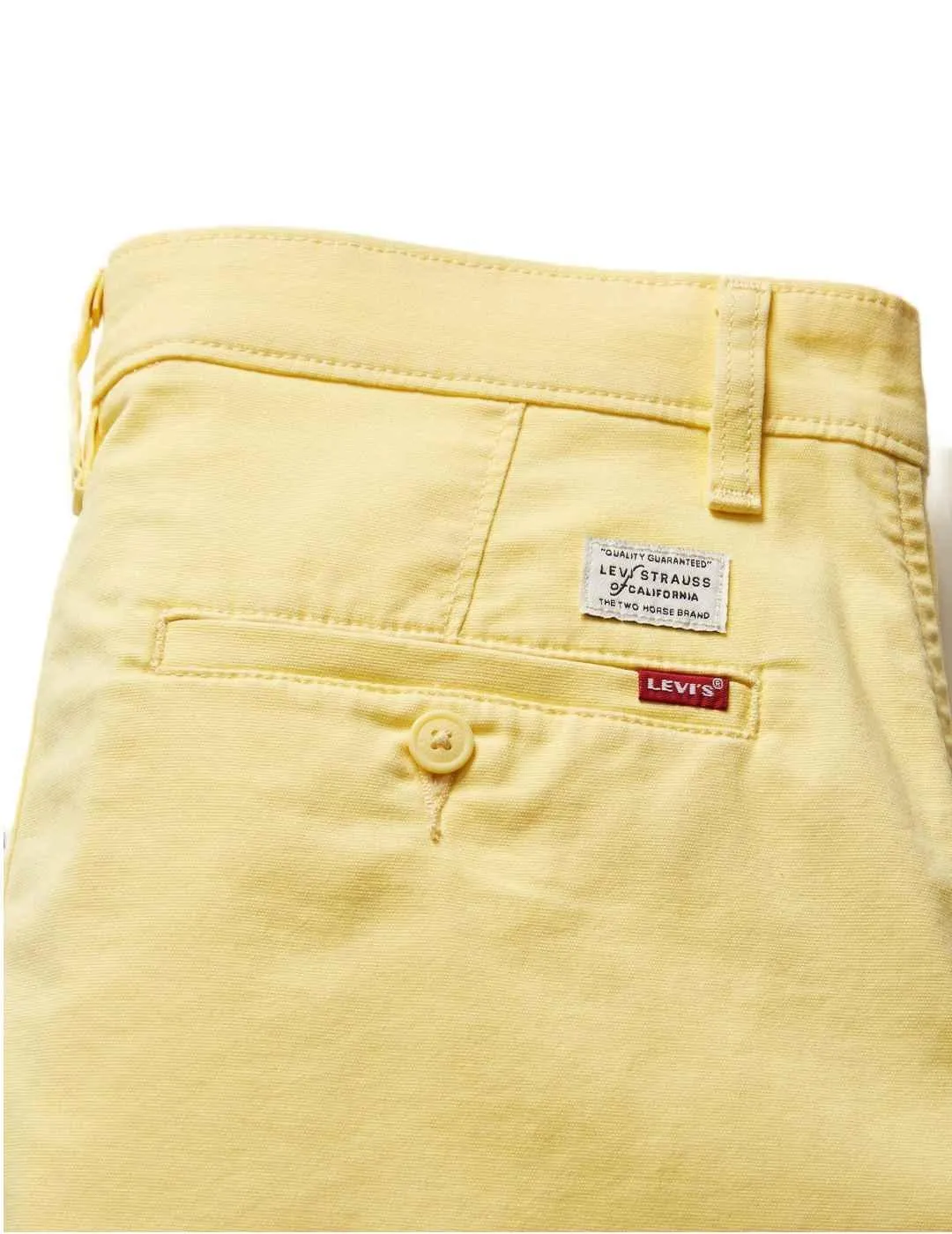 Bermuda Levi´s chino slim amarillo tapered de hombre